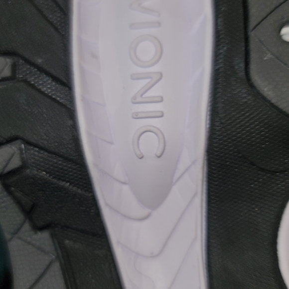 Vionic never worn size 8 tennis shoe - Picture 4 of 7
